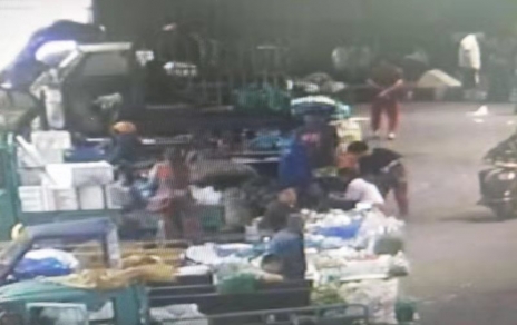 助人为乐正能量  情系菜农暖人心