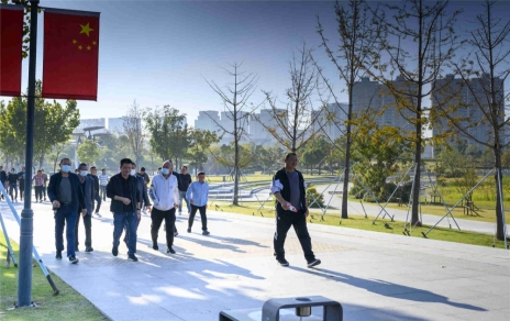 添新劲、出新彩，向着新的征程 --- 组织开展环湖劲走活动