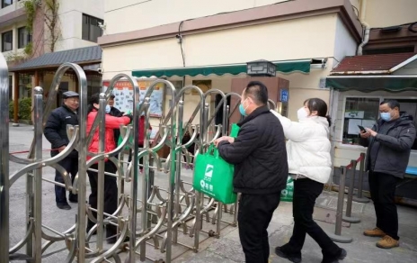 一份情驱散严寒，一片心常驻公益